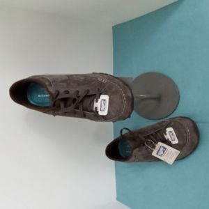 Sketches Air Cooled Memory  Foam women's  size 8